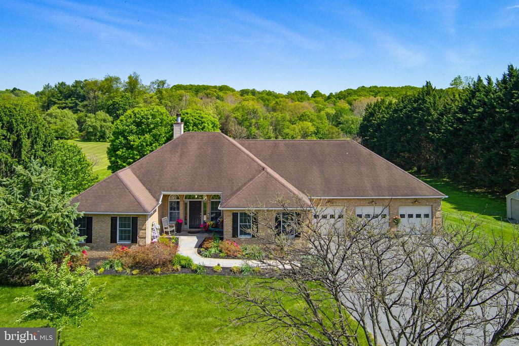 6111 EMERALD LANE