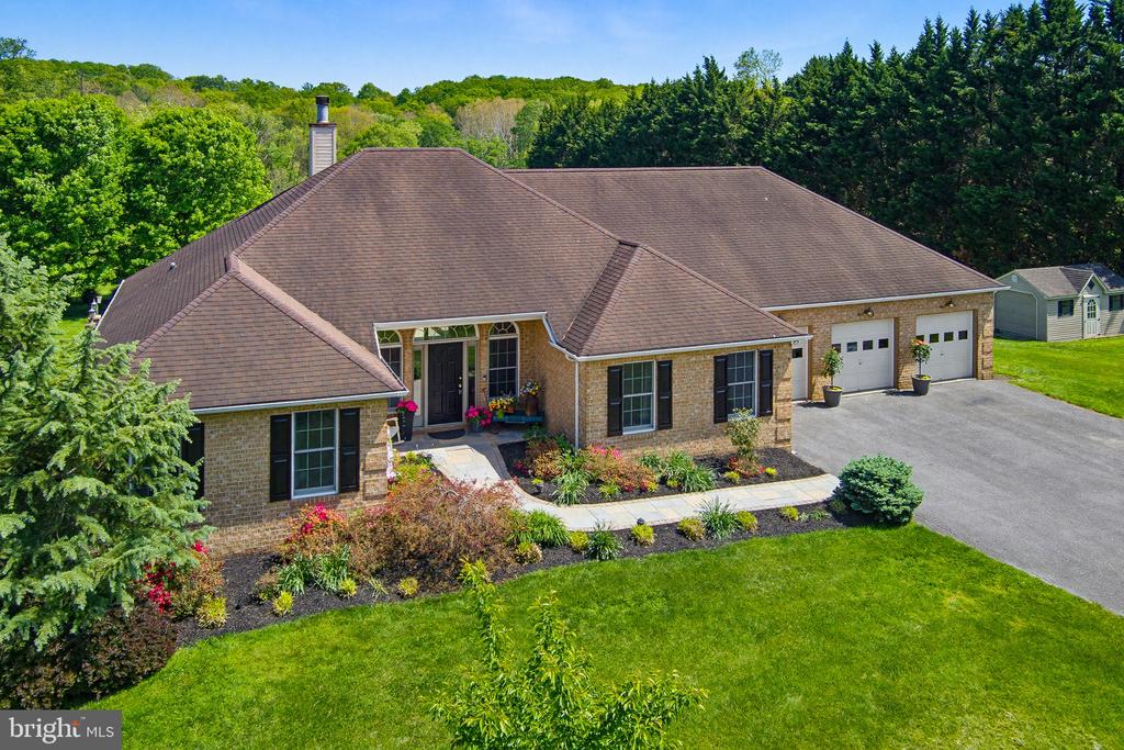 6111 EMERALD LANE