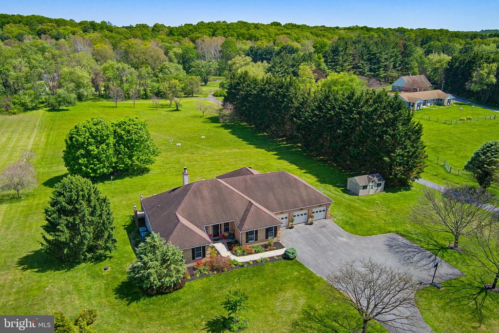 6111 EMERALD LANE