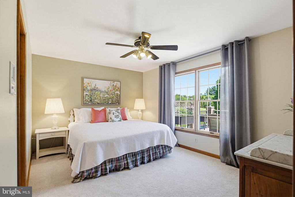 6111 EMERALD LANE