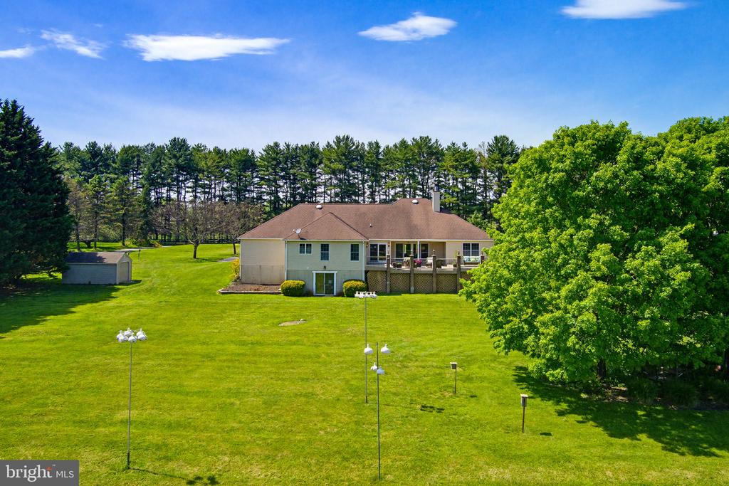 6111 EMERALD LANE