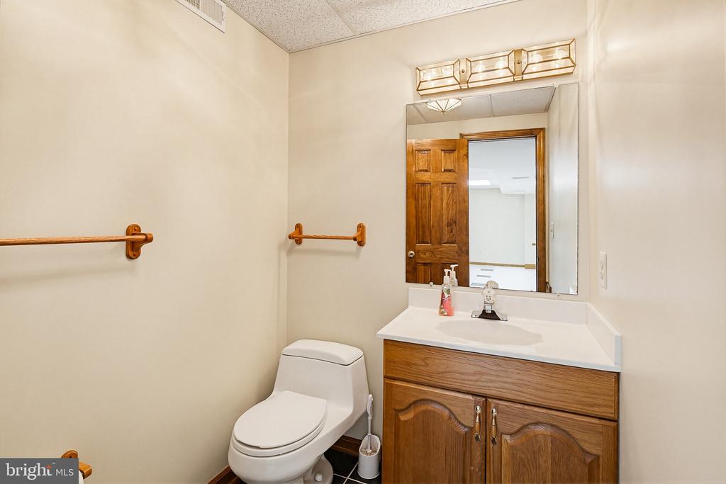6111 EMERALD LANE