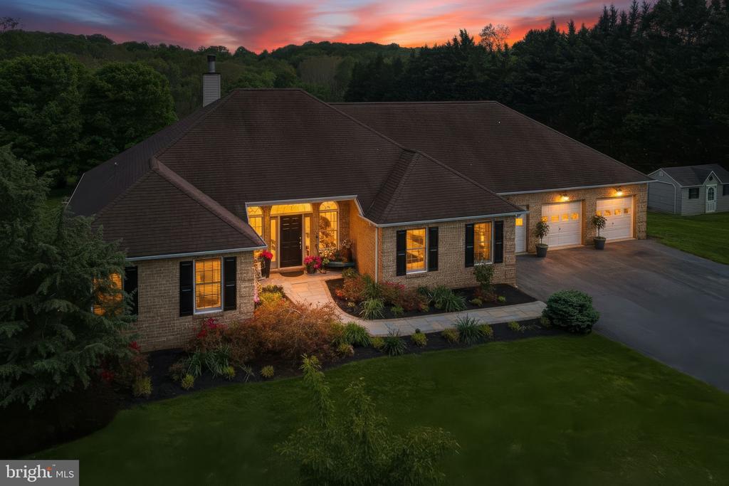 6111 EMERALD LANE