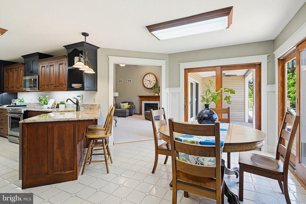 6111 EMERALD LANE