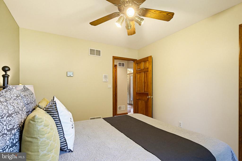 6111 EMERALD LANE
