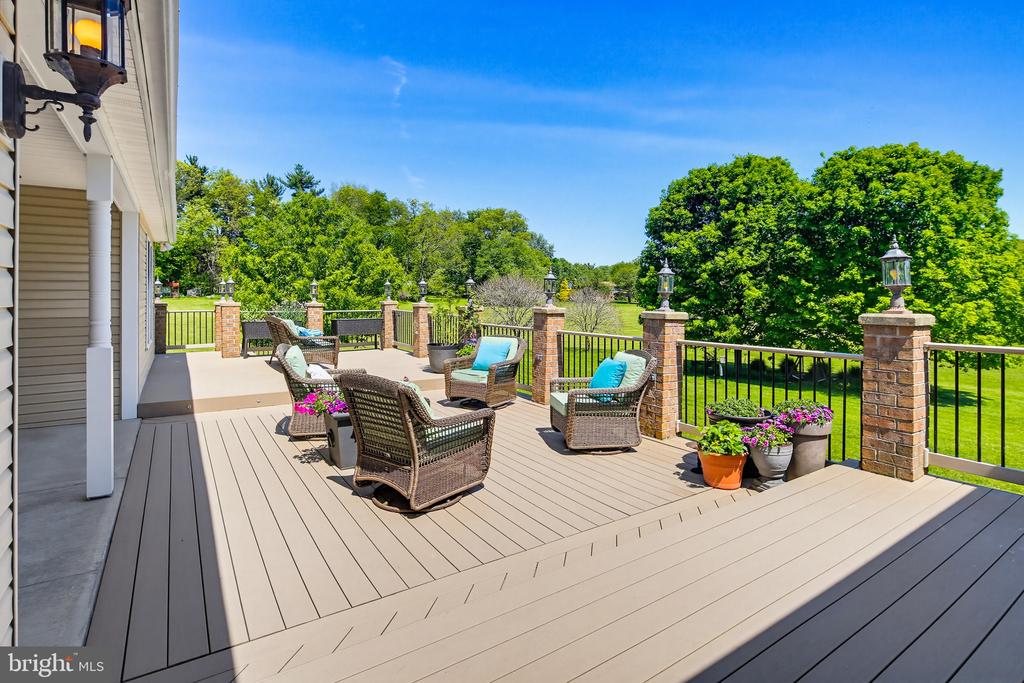 6111 EMERALD LANE