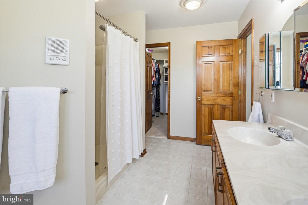 6111 EMERALD LANE