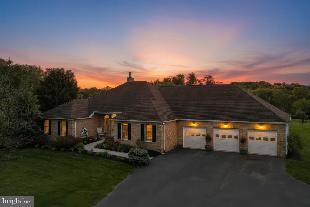 6111 EMERALD LANE