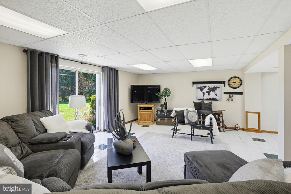 6111 EMERALD LANE