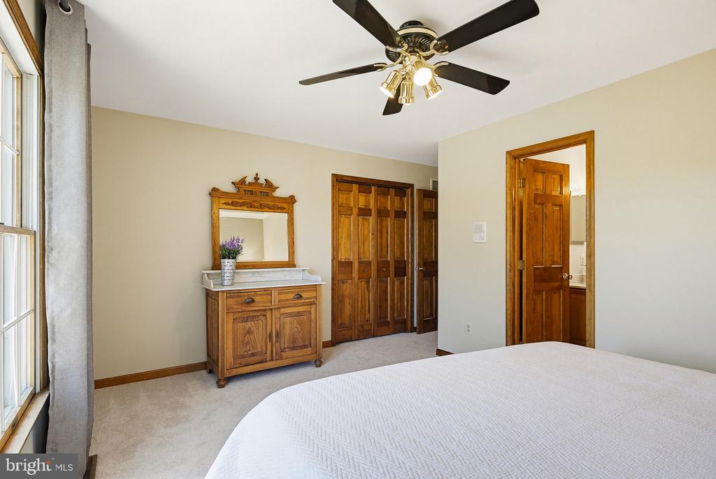 6111 EMERALD LANE