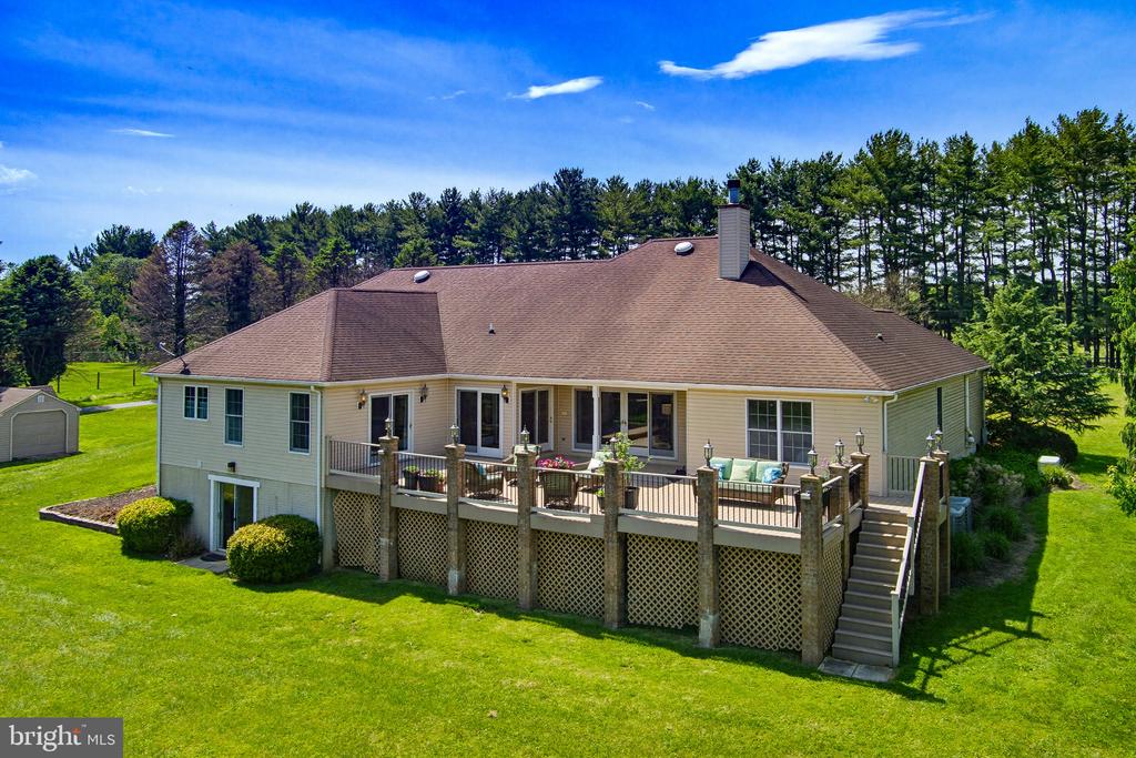 6111 EMERALD LANE
