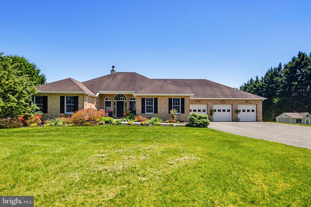 6111 EMERALD LANE