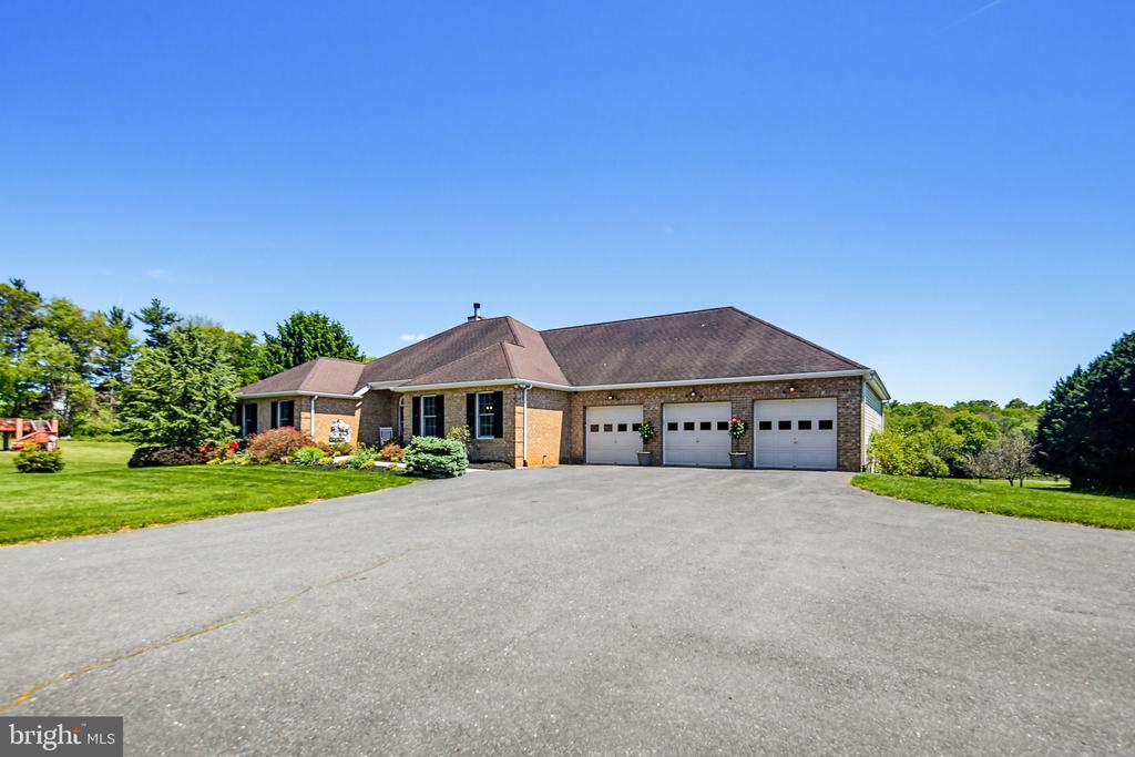 6111 EMERALD LANE