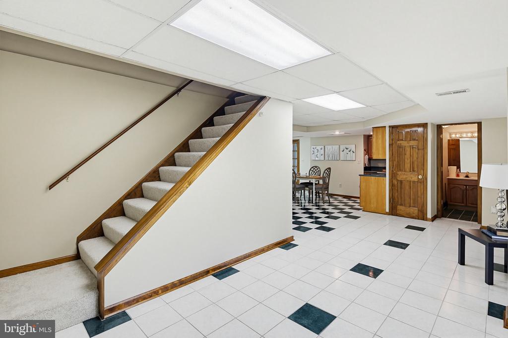 6111 EMERALD LANE