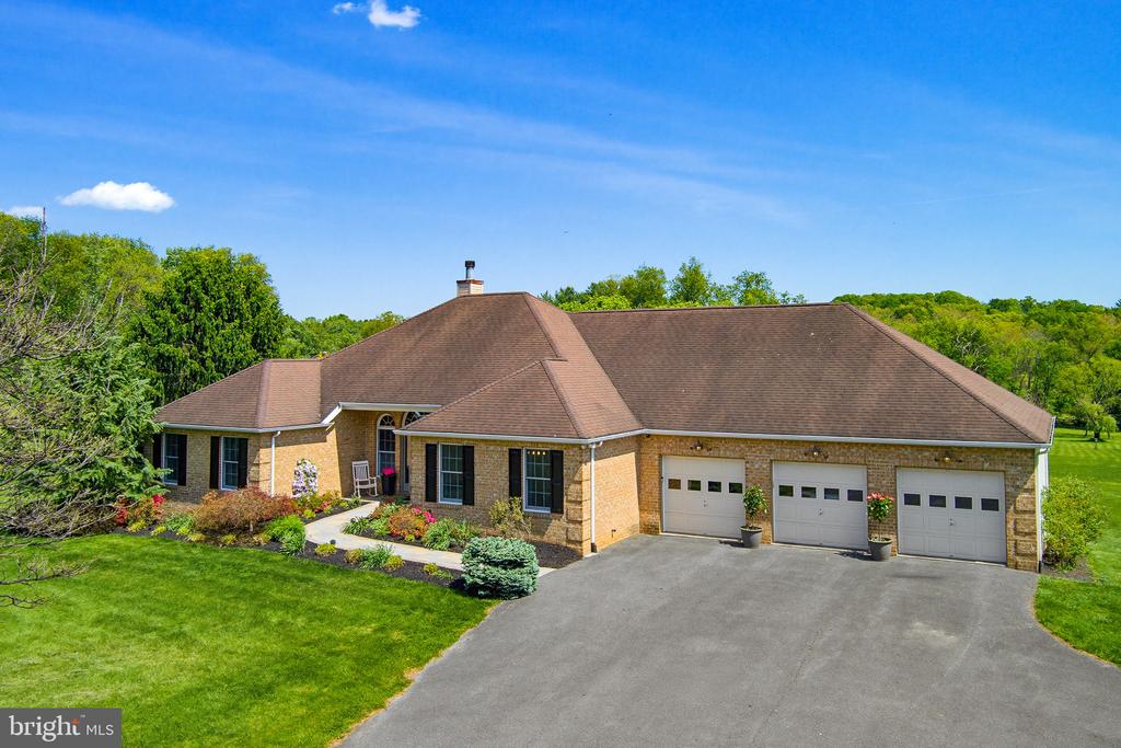 6111 EMERALD LANE