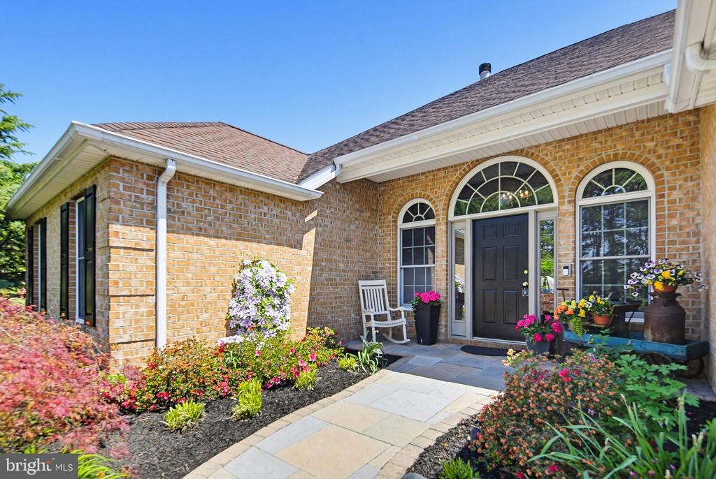 6111 EMERALD LANE