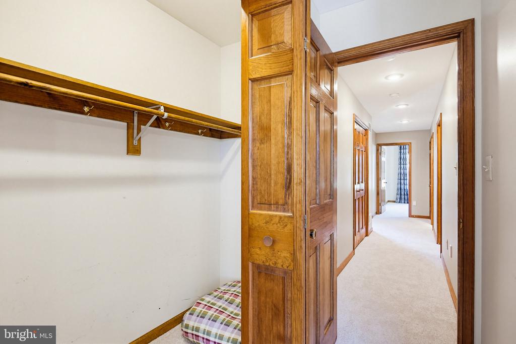 6111 EMERALD LANE