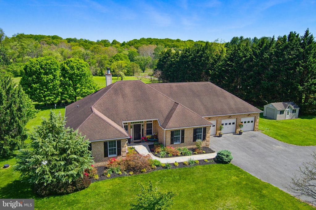 6111 EMERALD LANE