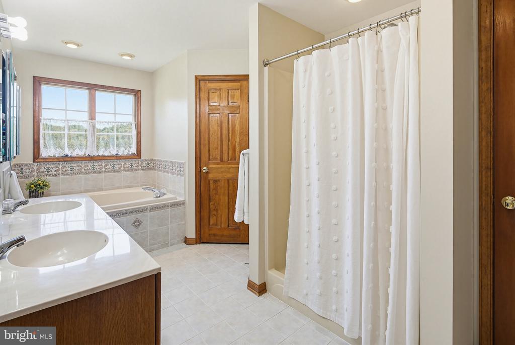6111 EMERALD LANE