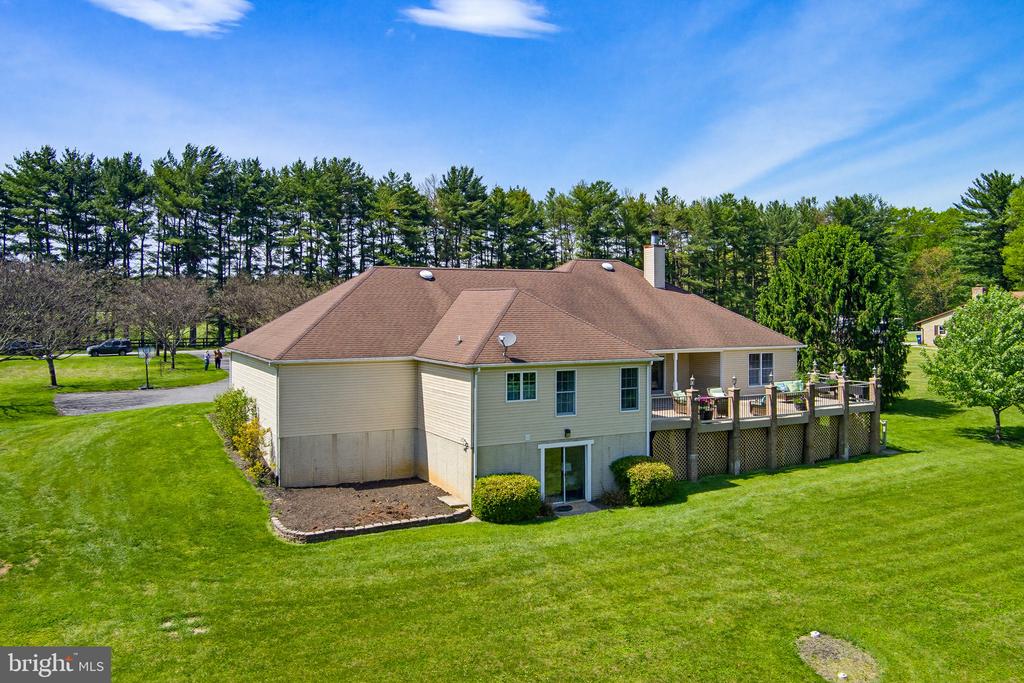 6111 EMERALD LANE
