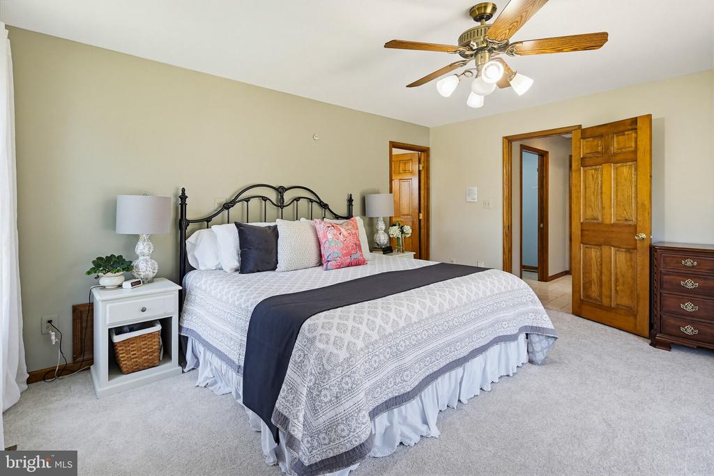 6111 EMERALD LANE