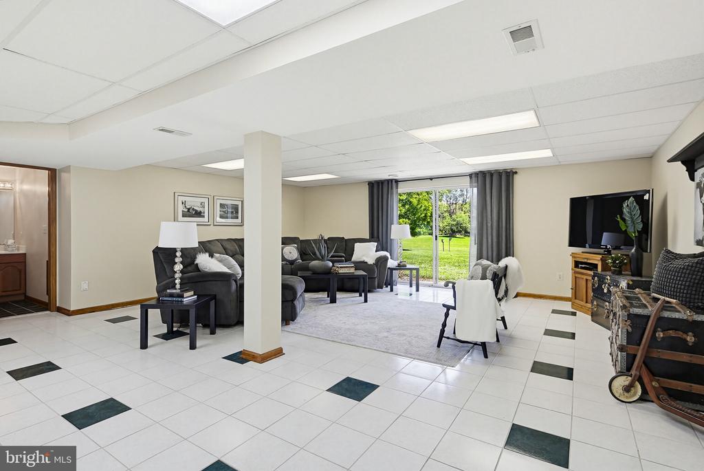 6111 EMERALD LANE