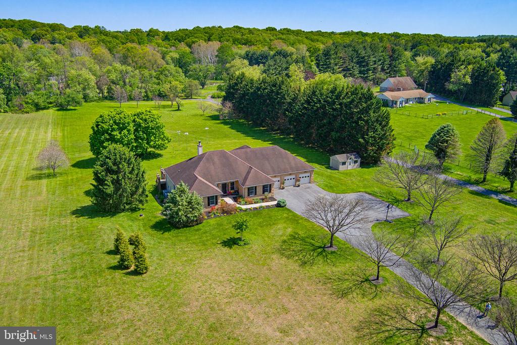 6111 EMERALD LANE