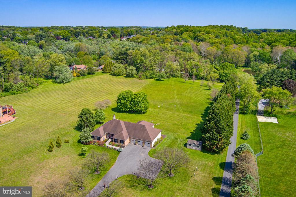 6111 EMERALD LANE