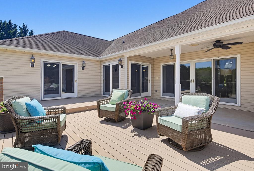 6111 EMERALD LANE