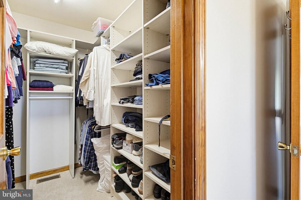 6111 EMERALD LANE