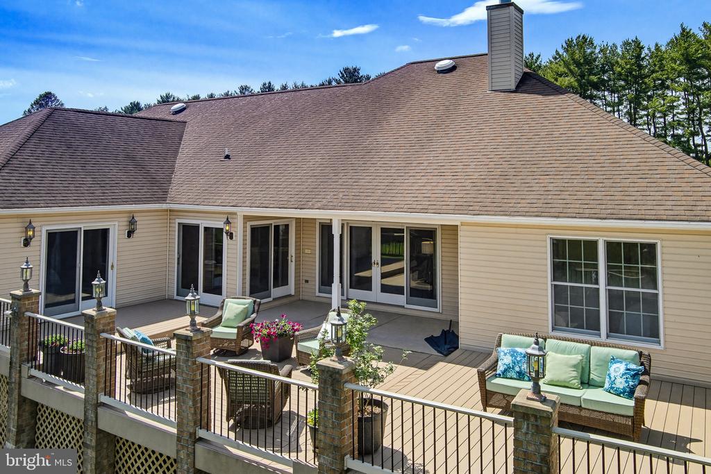 6111 EMERALD LANE