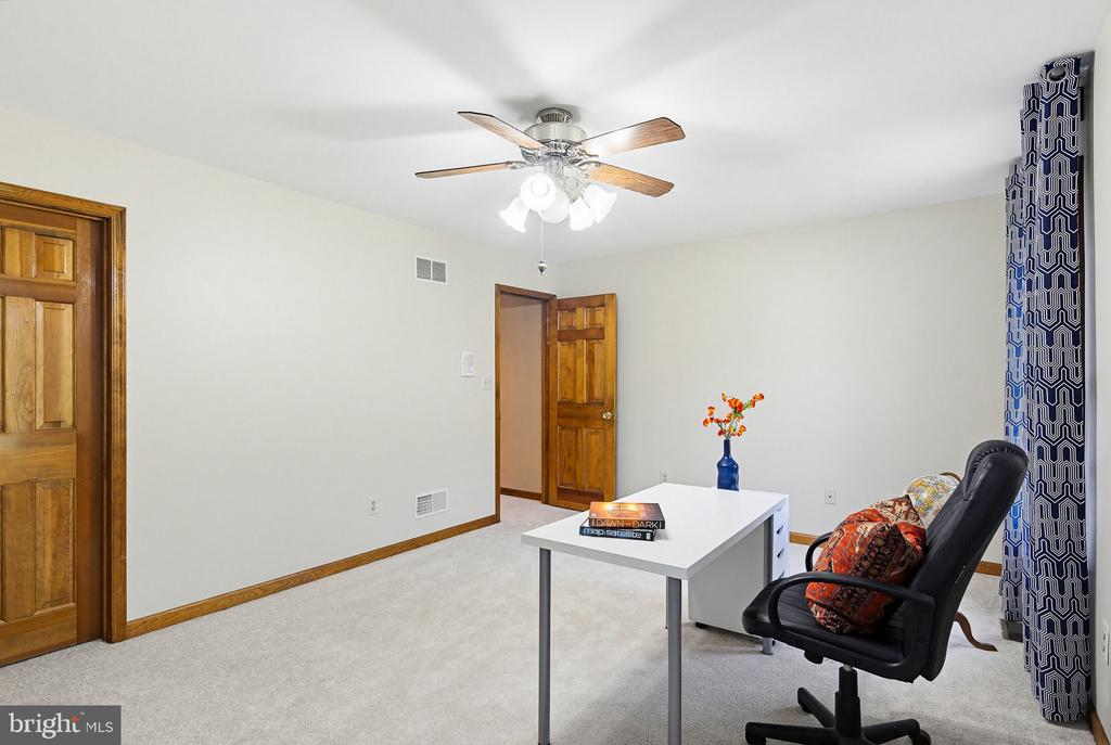 6111 EMERALD LANE
