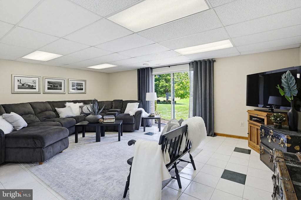 6111 EMERALD LANE