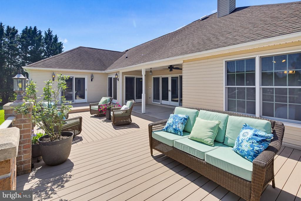 6111 EMERALD LANE
