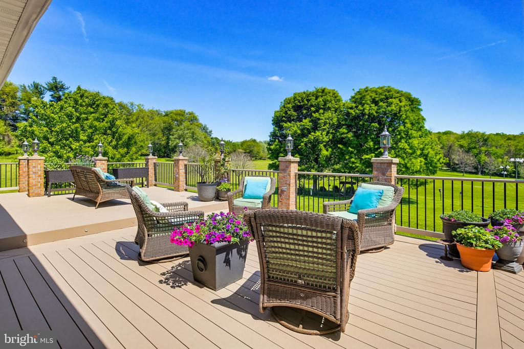 6111 EMERALD LANE