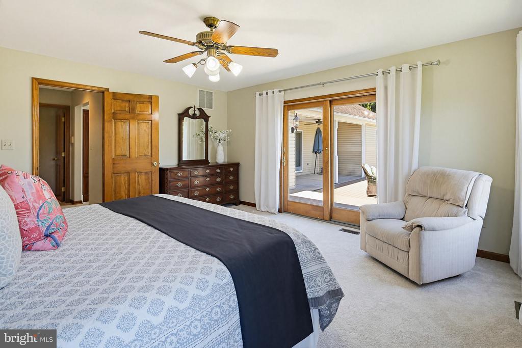 6111 EMERALD LANE