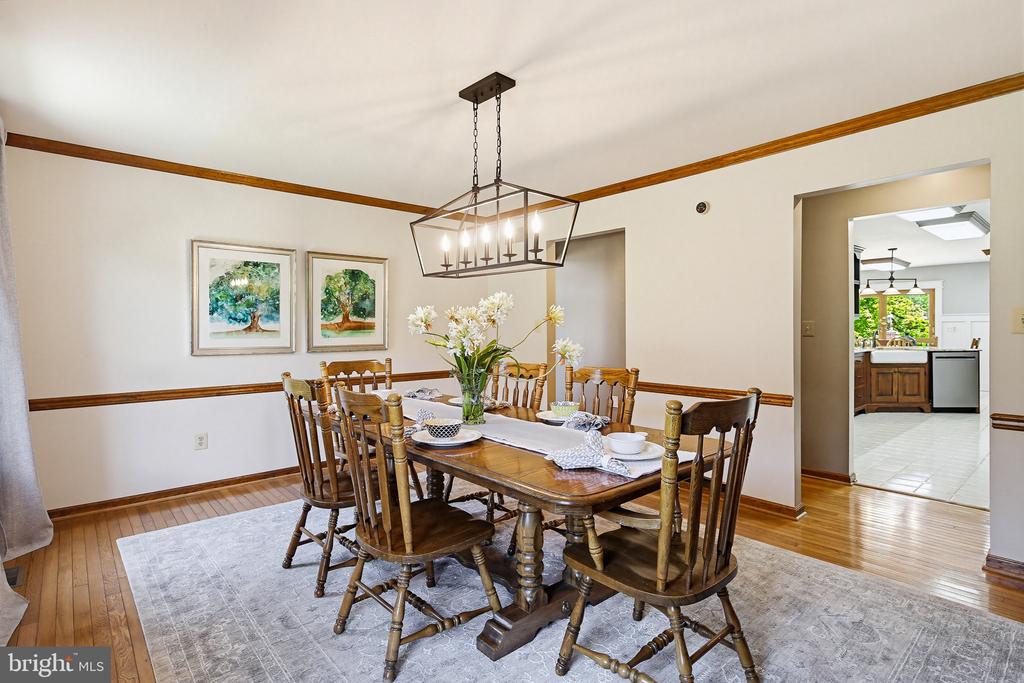 6111 EMERALD LANE