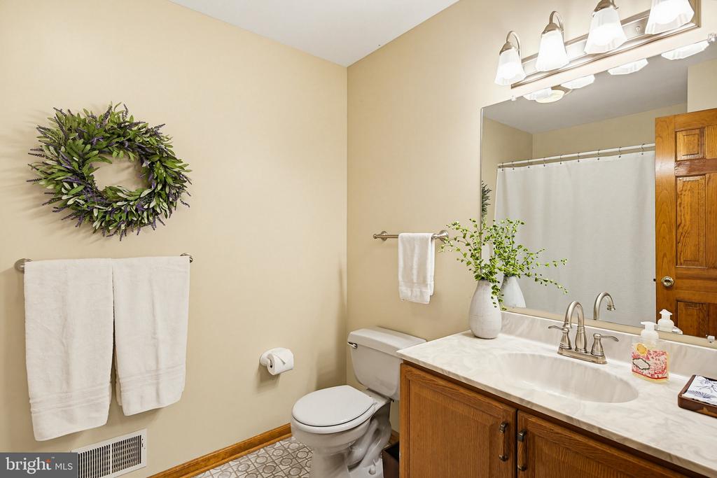 6111 EMERALD LANE