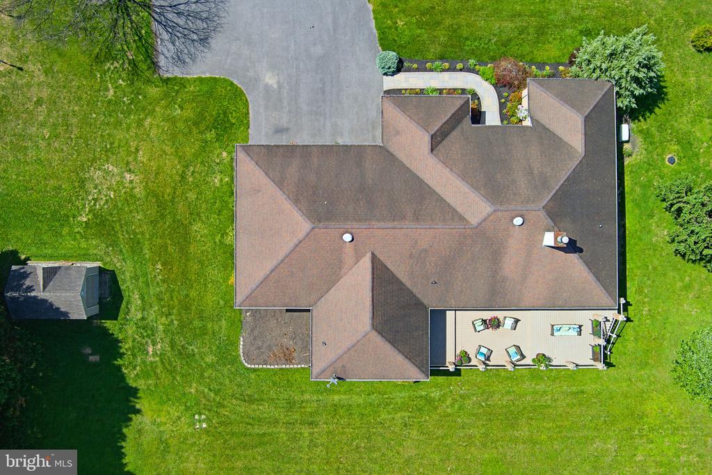6111 EMERALD LANE