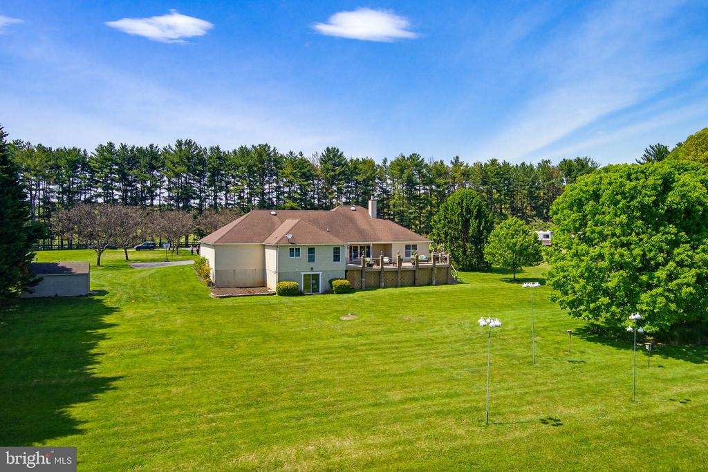 6111 EMERALD LANE