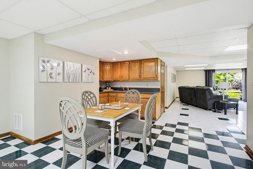 6111 EMERALD LANE