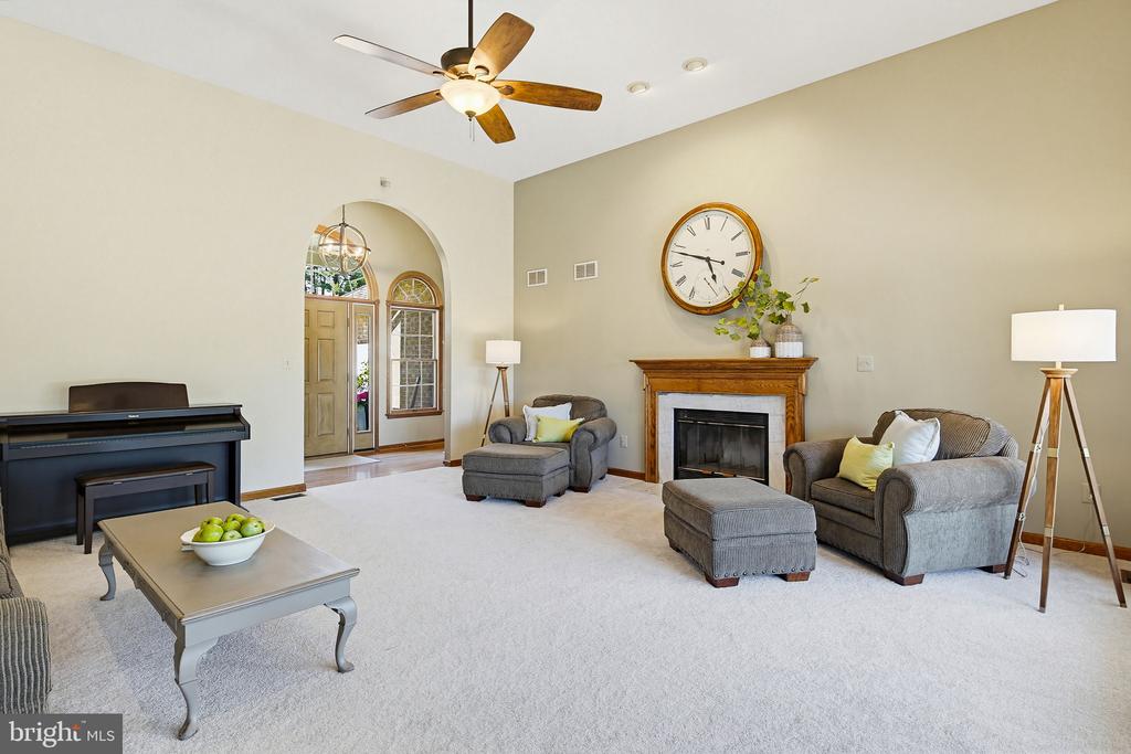 6111 EMERALD LANE