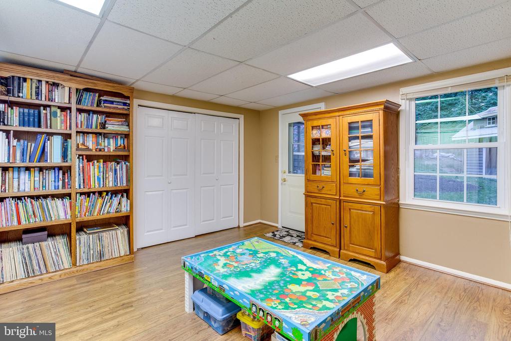 5421 HUCKLEBERRY LANE