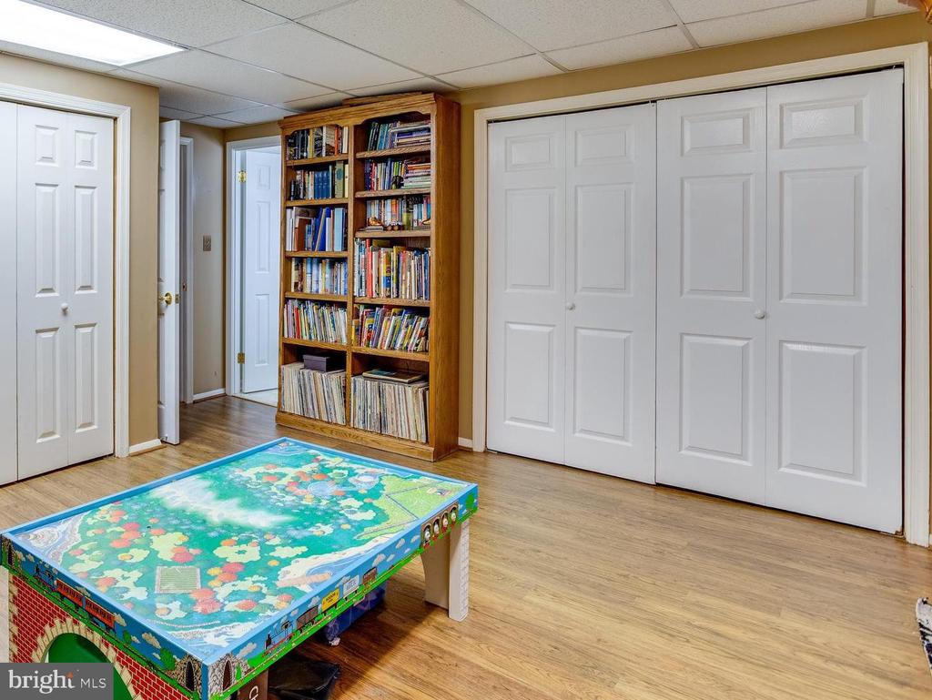 5421 HUCKLEBERRY LANE
