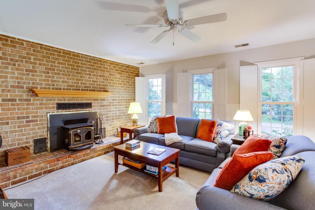5421 HUCKLEBERRY LANE