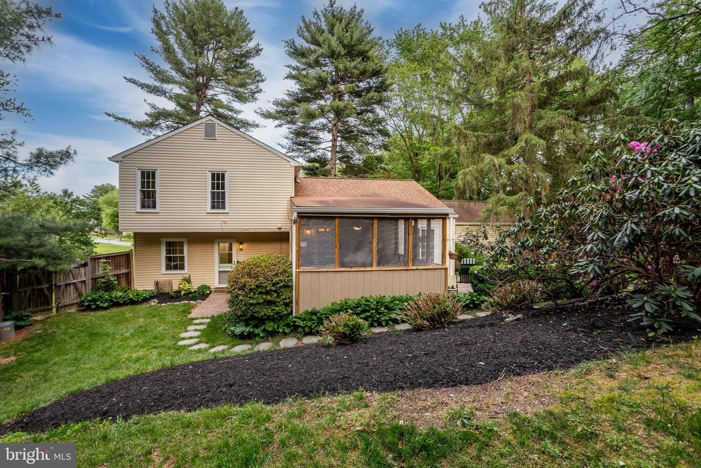 5421 HUCKLEBERRY LANE