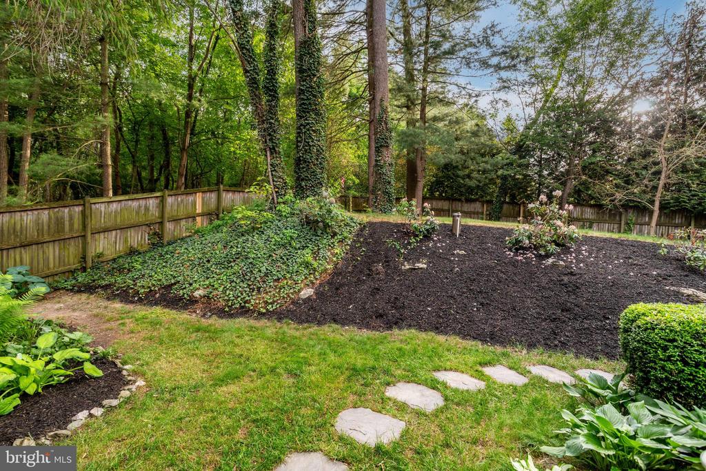 5421 HUCKLEBERRY LANE