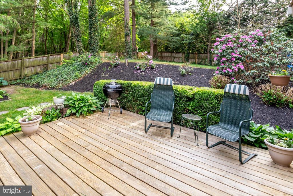 5421 HUCKLEBERRY LANE