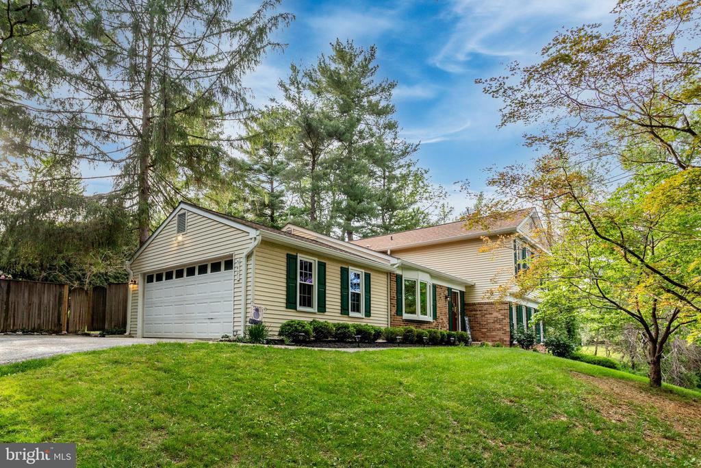 5421 HUCKLEBERRY LANE