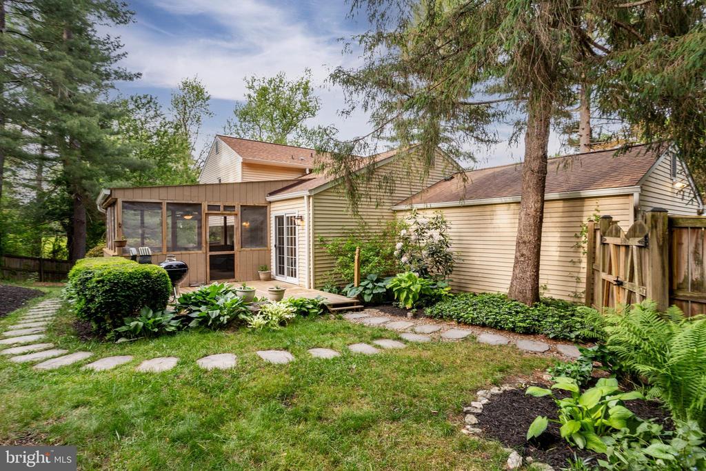 5421 HUCKLEBERRY LANE